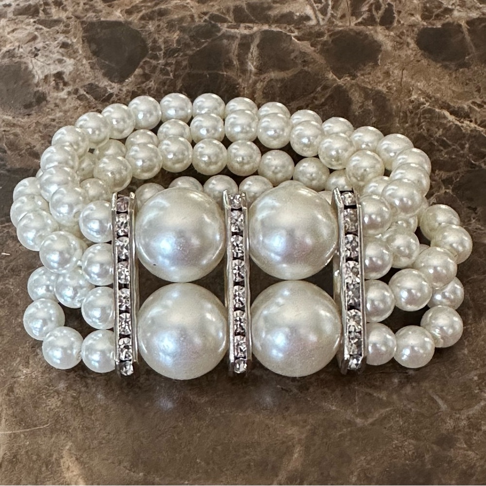 Fashion Jewelry 4 Strand Stretch Pearl Bracelet With Clear Crystals NWOT